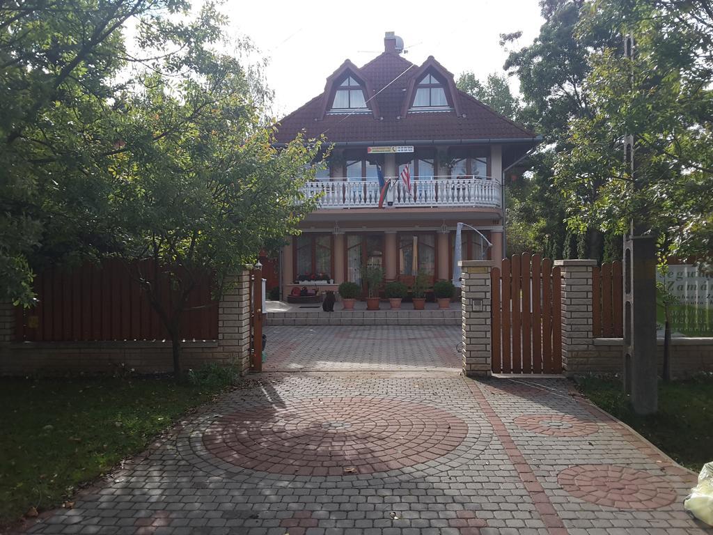 Dessewffy Guesthouse Zamardi Ngoại thất bức ảnh